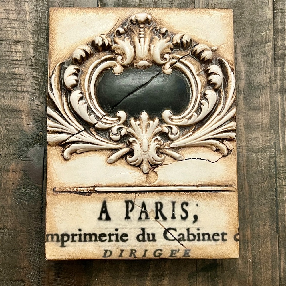 French Crest Memory Tile